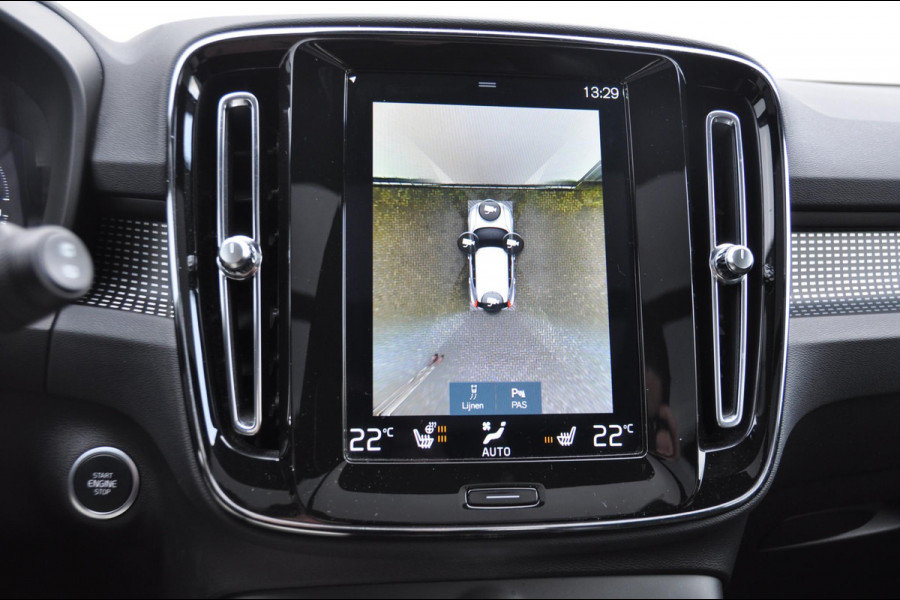 Volvo XC40 T4 211PK Automaat Recharge R-Design / Adaptieve cruise control / Parkeersensoren met 360 camera / Panoramadak / Apple carplay / Stoel - en stuurwielverwarming / Elektrische achterklep / Elektrische stoelen met geheugen