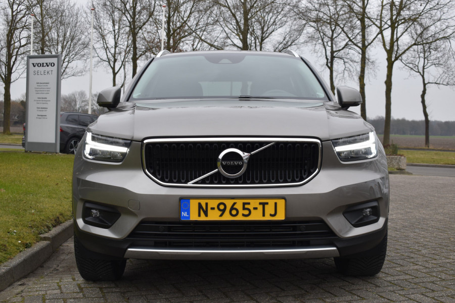 Volvo XC40 T3 163PK Momentum | 19 inch velgen | Getint glas achter | Trekhaak