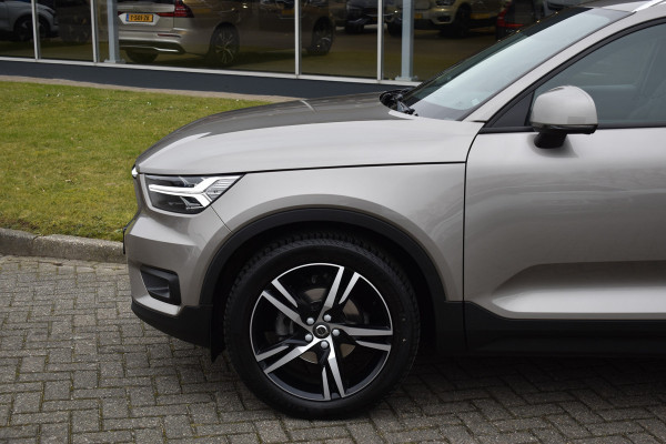 Volvo XC40 T3 163PK Momentum | 19 inch velgen | Getint glas achter | Trekhaak