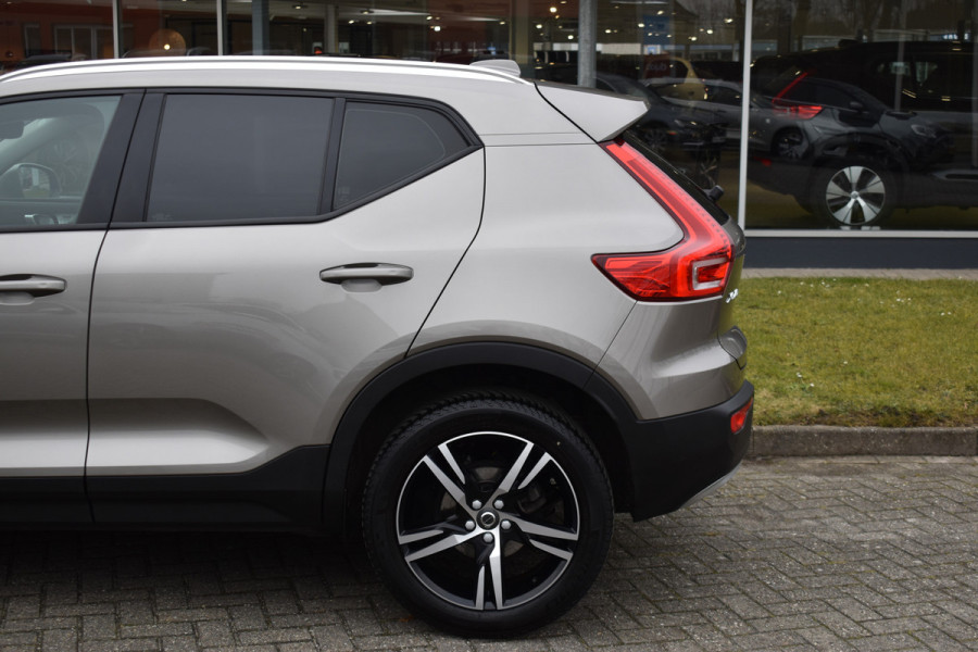 Volvo XC40 T3 163PK Momentum | 19 inch velgen | Getint glas achter | Trekhaak