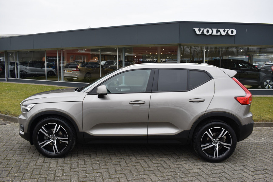 Volvo XC40 T3 163PK Momentum | 19 inch velgen | Getint glas achter | Trekhaak