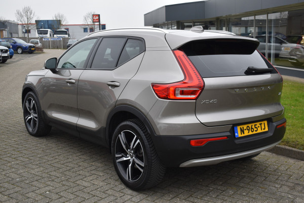 Volvo XC40 T3 163PK Momentum | 19 inch velgen | Getint glas achter | Trekhaak