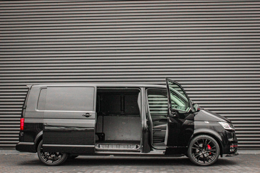 Volkswagen Transporter 2.0 TDI L2H1 150PK FULL BLACK / JB- EDITION / LEDEREN BEKLEDING / VERLAGINGSVEREN / APPLE CARPLAY / SPOILER