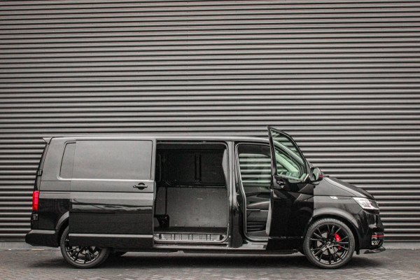 Volkswagen Transporter 2.0 TDI L2H1 150PK FULL BLACK / JB- EDITION / LEDEREN BEKLEDING / VERLAGINGSVEREN / APPLE CARPLAY / SPOILER