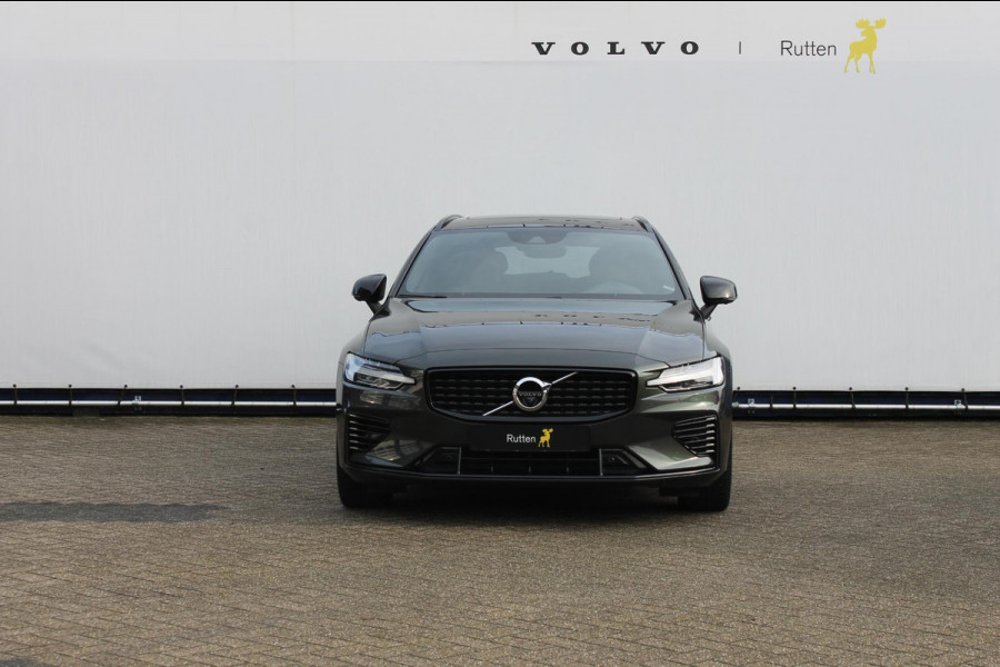 Volvo V60 T6 Plug-in hybrid 350PK Automaat AWD Ultimate Dark Panoramisch schuif-kanteldak / 360graden zichtcamera / Semi elektrisch wegklapbare trekhaak / Head-Up display /  Apple Carplay