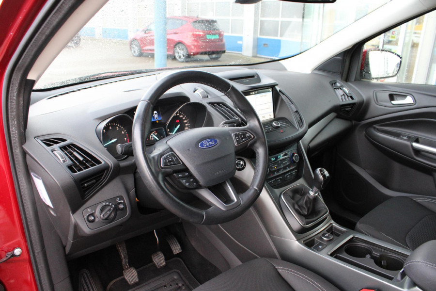 Ford Kuga 1.5 EcoBoost Titanium | Trekhaak 2000KG | Cruise Control | Stoel + Stuurverwarming | Navigatie | Parkeersensoren | Climate Control |