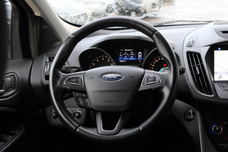 Ford Kuga 1.5 EcoBoost Titanium | Trekhaak 2000KG | Cruise Control | Stoel + Stuurverwarming | Navigatie | Parkeersensoren | Climate Control |