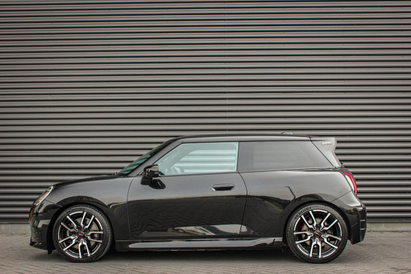 MINI Cooper E John Cooper Works M 40.7 kWh / VERLAGINGSVEREN / INCL. BTW / PANO-DAK / LEDEREN BEKLEDING / 18'' WHEELS / FULL