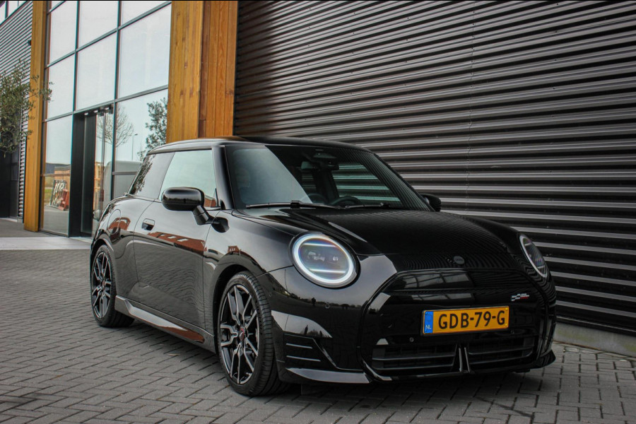 MINI Cooper E John Cooper Works M 40.7 kWh / VERLAGINGSVEREN / INCL. BTW / PANO-DAK / LEDEREN BEKLEDING / 18'' WHEELS / FULL