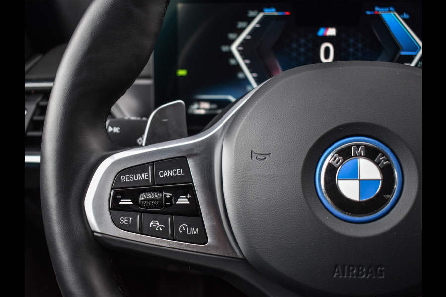 BMW 3-serie 330e xDrive M-SPORT | ELEKTR. VERST. STOELEN | ACTIVE CRUISE CONTROL | HARMAN KARDON | AMBIENT VERLICHTING | ELEKTR. TREKHAAK