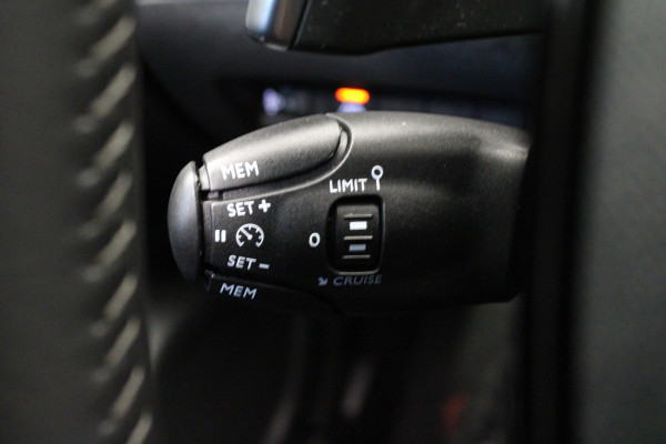 Peugeot 2008 1.2 PureTech Allure Pack |Carplay|Camera|