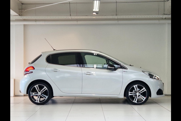 Peugeot 208 1.2 PureTech GT-line 110 PK | Panoramadak | Navigatie | Apple Carplay/Android Auto | Cruise Control