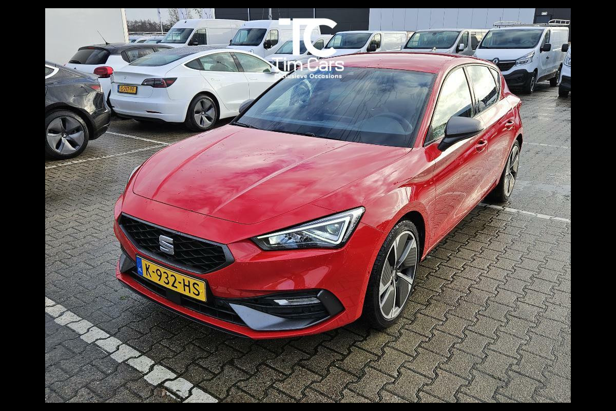 Seat Leon 1.5 TSI FR Launch Edition | LED | Stoelverwarming | Navigatiesysteem | Adaptive cruise control | Apple CarPlay | 18 inch lichtme