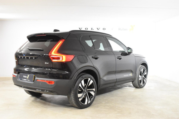 Volvo XC40 B4 211PK Automaat Plus Dark / Lighting Pack / Connect Nubuck bekleding / 20'' velgen / Extra getint glas