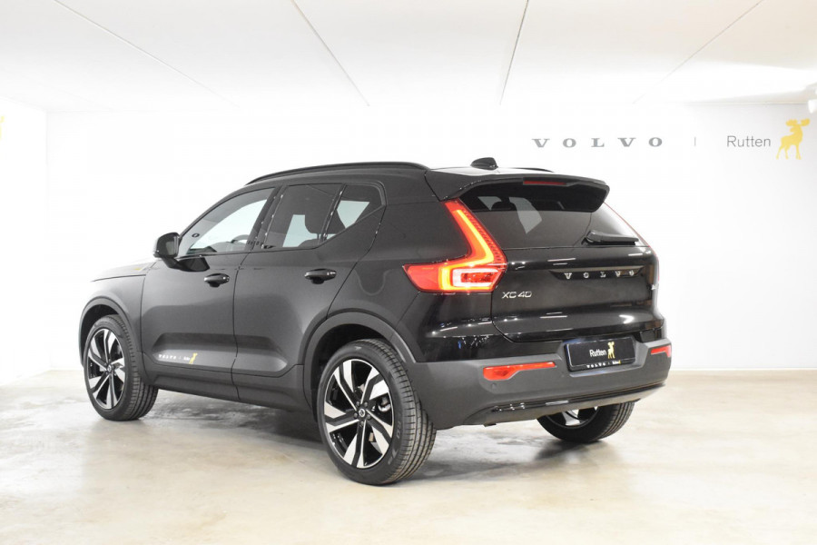 Volvo XC40 B4 211PK Automaat Plus Dark / Lighting Pack / Connect Nubuck bekleding / 20'' velgen / Extra getint glas