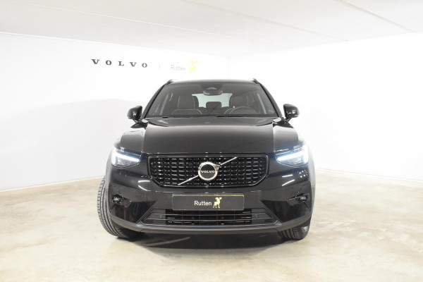 Volvo XC40 B4 211PK Automaat Plus Dark / Lighting Pack / Connect Nubuck bekleding / 20'' velgen / Extra getint glas