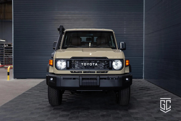 Toyota Land Cruiser GRJ76 LX-Z A/T