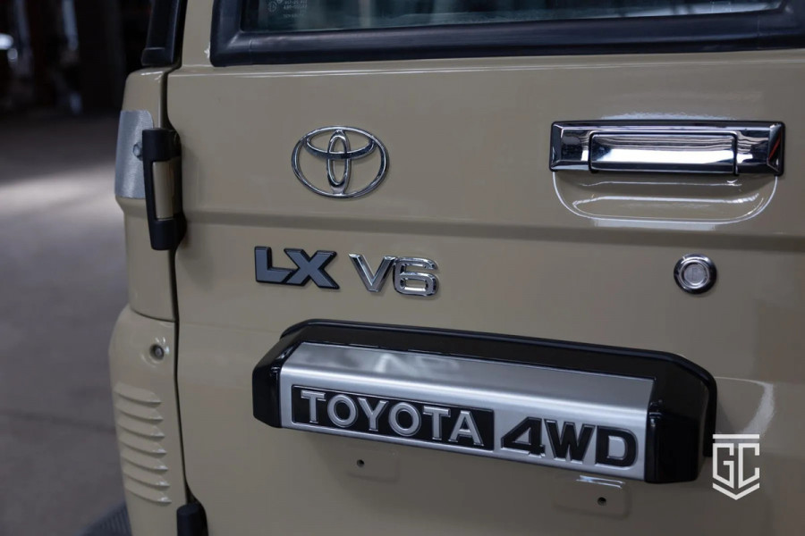 Toyota Land Cruiser GRJ76 LX-Z A/T