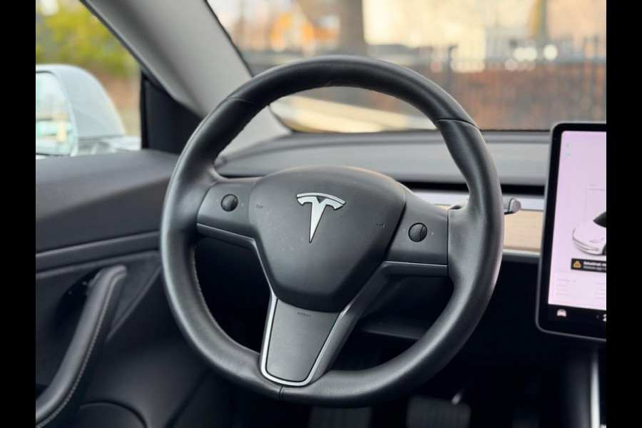 Tesla Model 3 Standard RWD Plus 60 kWh AUTOPILOT| STOELVERWARMING | RIJKLAAPRIJS INCL. 12 MAANDEN BOVAG GARANTIE |