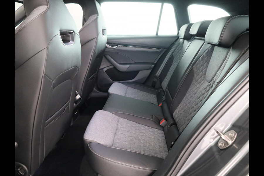 Škoda Octavia Combi Sportline Business 1.5 TSI MHEV 150pk | 19 inch | Light & View | Blind Spot | Infotainment Plus