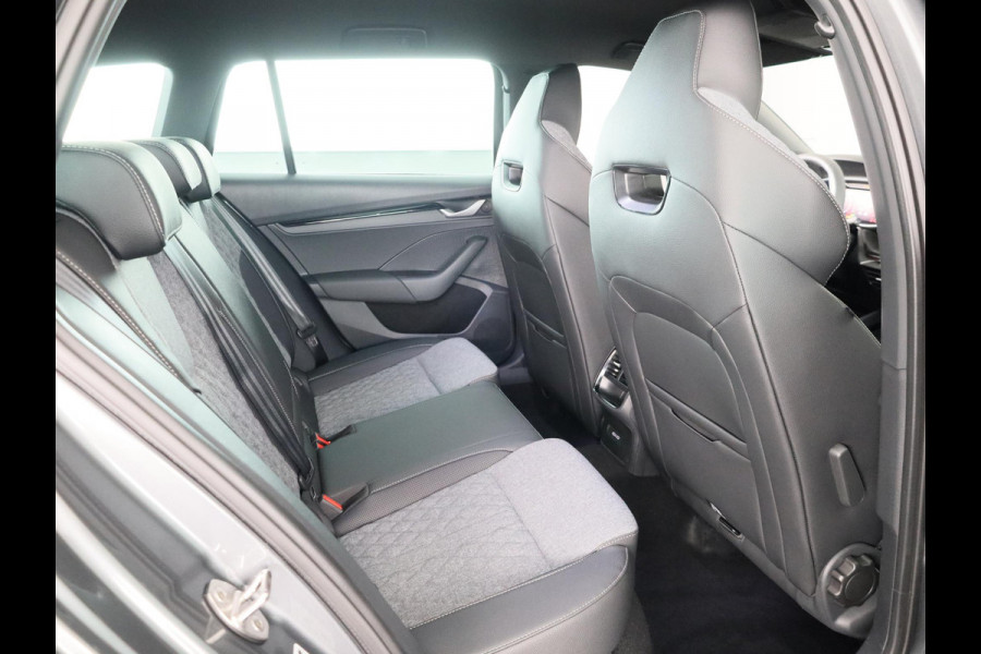 Škoda Octavia Combi Sportline Business 1.5 TSI MHEV 150pk | 19 inch | Light & View | Blind Spot | Infotainment Plus