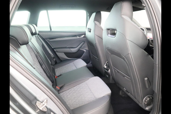 Škoda Octavia Combi Sportline Business 1.5 TSI MHEV 150pk | 19 inch | Light & View | Blind Spot | Infotainment Plus