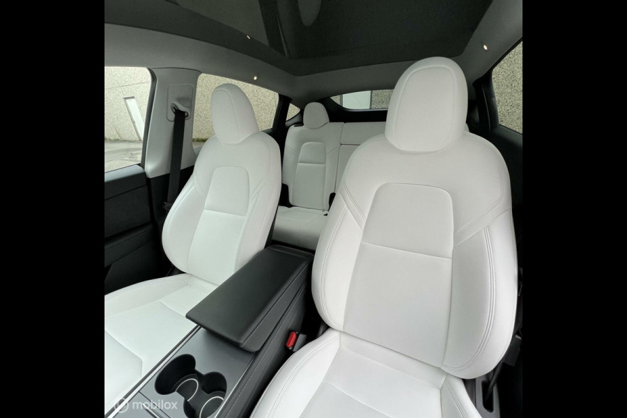 Tesla Model Y Long Range RWD 78 kWh WIT INTERIEUR