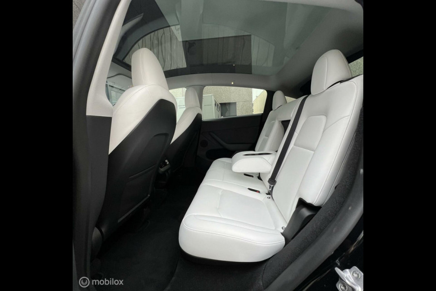 Tesla Model Y Long Range RWD 78 kWh WIT INTERIEUR