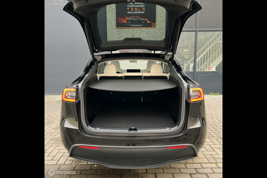 Tesla Model Y Long Range RWD 78 kWh WIT INTERIEUR