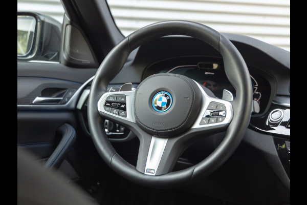 BMW 5 Serie Touring 530e M-Sport - Harman Kardon - Driving Ass Prof - 2x TV - Trekhaak - Head-Up