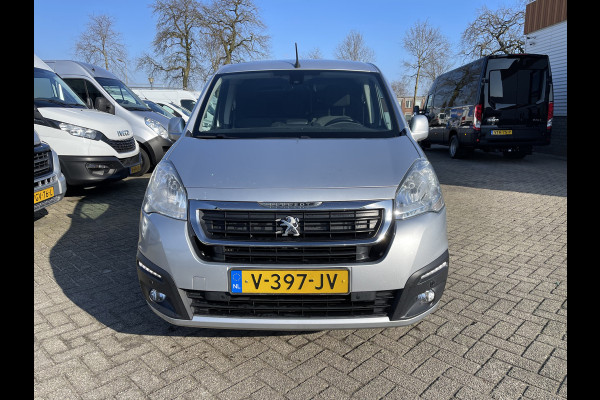 Peugeot Partner 120 1.6 BlueHDi 100 L1 Premium Pack S&S / vaste prijs rijklaar € 9950 ex btw / lease vanaf € 183 / airco / cruise / navi / achteruit rijcamera / 3 zits / zilver metallic !