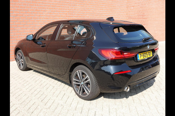 BMW 1-serie 118i Automaat High Executive | Navigatie | Apple Carplay/Android Auto | Parkeersensoren | Virtual Cockpit | Stoelverwarming | Cruise Control | Ledverlichting | Sfeerverlichting | Getinte ramen | Climate Control