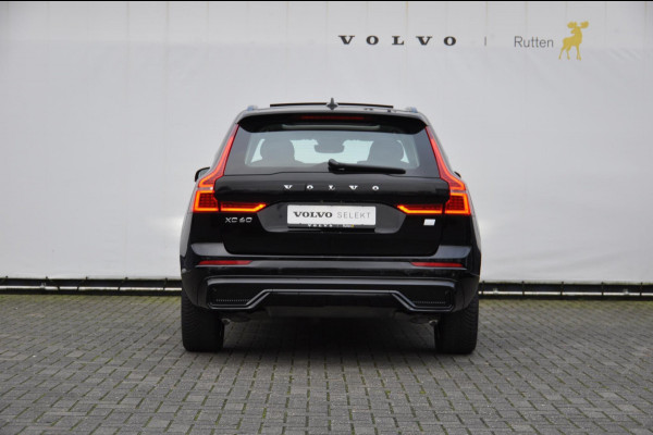 Volvo XC60 T6 350PK Long Range AWD Plus Dark / Panoramisch schuif-kantel dak / Lederen bekleding / Elektrisch bedienbare voorstoelen met geheugen / Stoelverwarming voor en achter / Apple Carplay / Trekhaak /