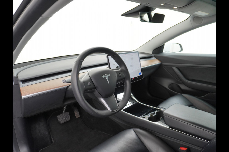 Tesla Model 3 SR+60kWh 326PK AutoPilot FSD-v.b Leer PanoDak Adaptive cruise Premium-Luidsprekers Telefoon-Sleutel 18" Camera's Elektr.-Stuur+S Ecc Navigatiesysteem full map LED-a+v Comfortstoel(en) ACC Dual-ECC DAB Voorverwarmen interieur via App Keyless via Telefoonsleutel One-Pedal-Drive Orig. nlse auto