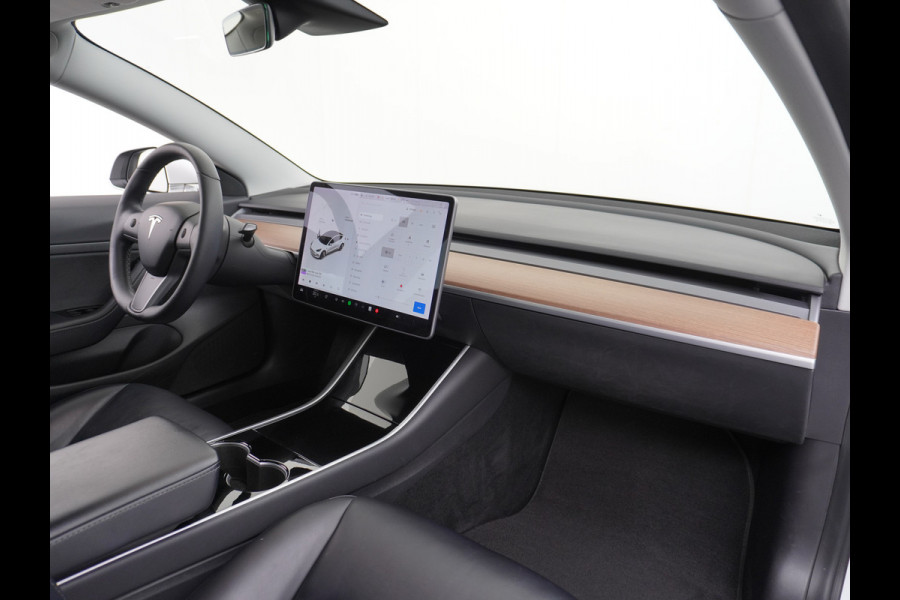 Tesla Model 3 SR+60kWh 326PK AutoPilot FSD-v.b Leer PanoDak Adaptive cruise Premium-Luidsprekers Telefoon-Sleutel 18" Camera's Elektr.-Stuur+S Ecc Navigatiesysteem full map LED-a+v Comfortstoel(en) ACC Dual-ECC DAB Voorverwarmen interieur via App Keyless via Telefoonsleutel One-Pedal-Drive Orig. nlse auto