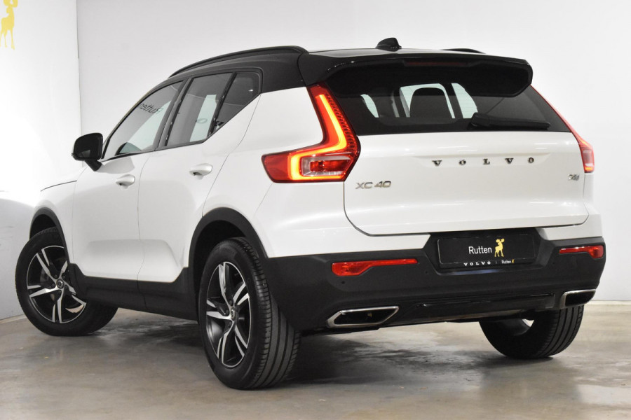 Volvo XC40 T4 190PK Automaat R-Design / Verwarmbare stoelen / Donker getint glas / Park assist voor en achter / Camera achter / Trekhaak