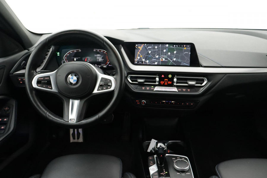 BMW 1-serie 118i Business Edition Plus M-SPORT (1e eig, NL-auto, Dealer onderH, Carplay, Navi Pro, Cruise, Etc)