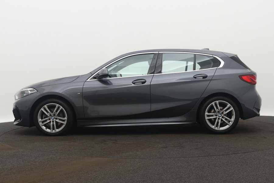 BMW 1-serie 118i Business Edition Plus M-SPORT (1e eig, NL-auto, Dealer onderH, Carplay, Navi Pro, Cruise, Etc)