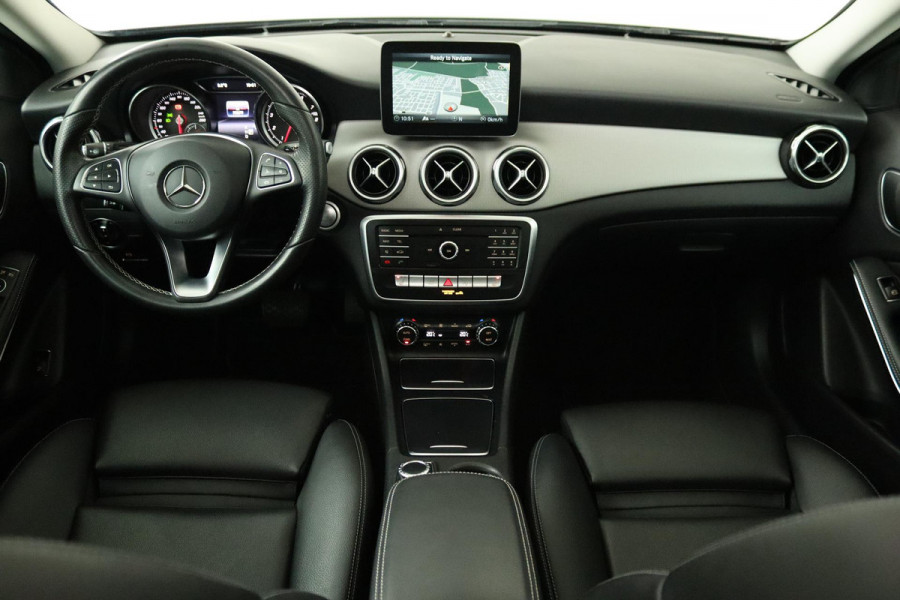 Mercedes-Benz GLA 250 Premium Plus (PANORAMADAK, TREKHAAK, CLIMA, CAMERA, LED, LEDER, STOELVERWARMING, GOED ONDERHOUDEN)