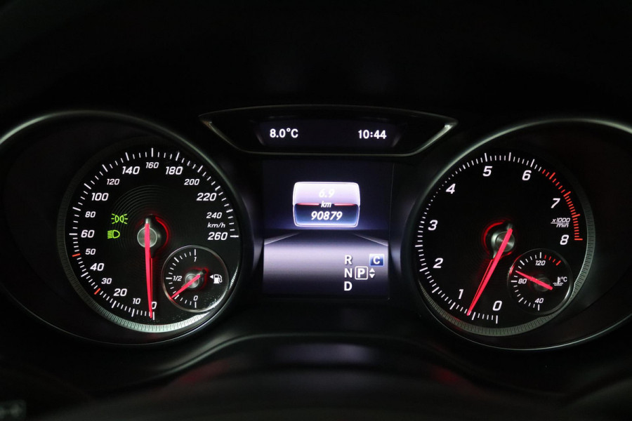 Mercedes-Benz GLA 250 Premium Plus (PANORAMADAK, TREKHAAK, CLIMA, CAMERA, LED, LEDER, STOELVERWARMING, GOED ONDERHOUDEN)