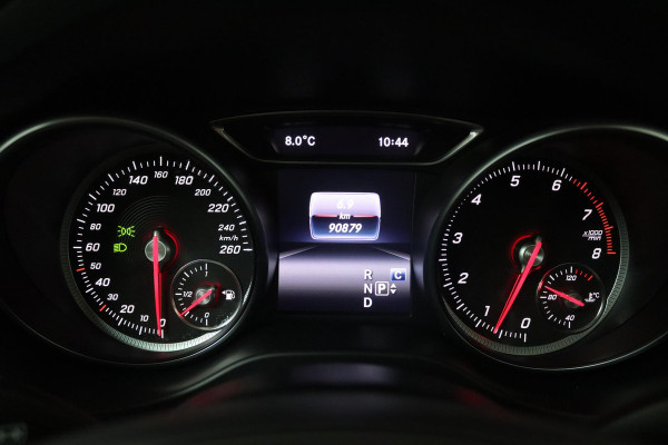 Mercedes-Benz GLA 250 Premium Plus (PANORAMADAK, TREKHAAK, CLIMA, CAMERA, LED, LEDER, STOELVERWARMING, GOED ONDERHOUDEN)
