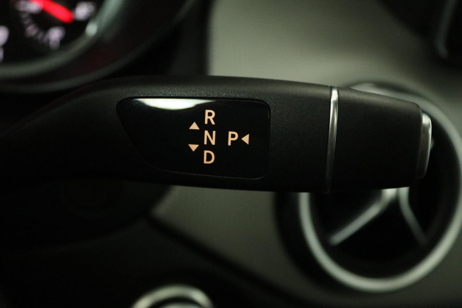 Mercedes-Benz GLA 250 Premium Plus (PANORAMADAK, TREKHAAK, CLIMA, CAMERA, LED, LEDER, STOELVERWARMING, GOED ONDERHOUDEN)
