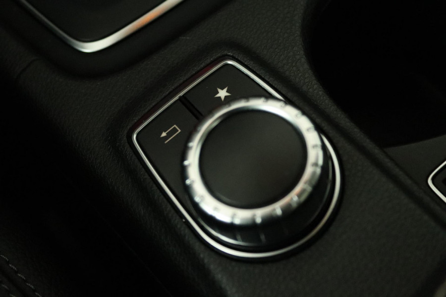 Mercedes-Benz GLA 250 Premium Plus (PANORAMADAK, TREKHAAK, CLIMA, CAMERA, LED, LEDER, STOELVERWARMING, GOED ONDERHOUDEN)