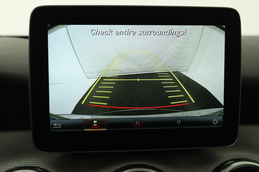 Mercedes-Benz GLA 250 Premium Plus (PANORAMADAK, TREKHAAK, CLIMA, CAMERA, LED, LEDER, STOELVERWARMING, GOED ONDERHOUDEN)