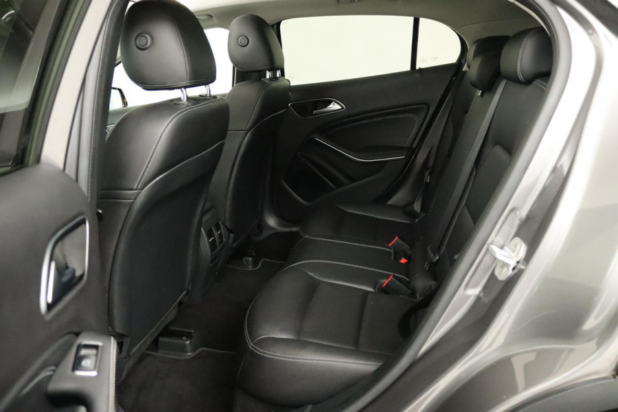 Mercedes-Benz GLA 250 Premium Plus (PANORAMADAK, TREKHAAK, CLIMA, CAMERA, LED, LEDER, STOELVERWARMING, GOED ONDERHOUDEN)
