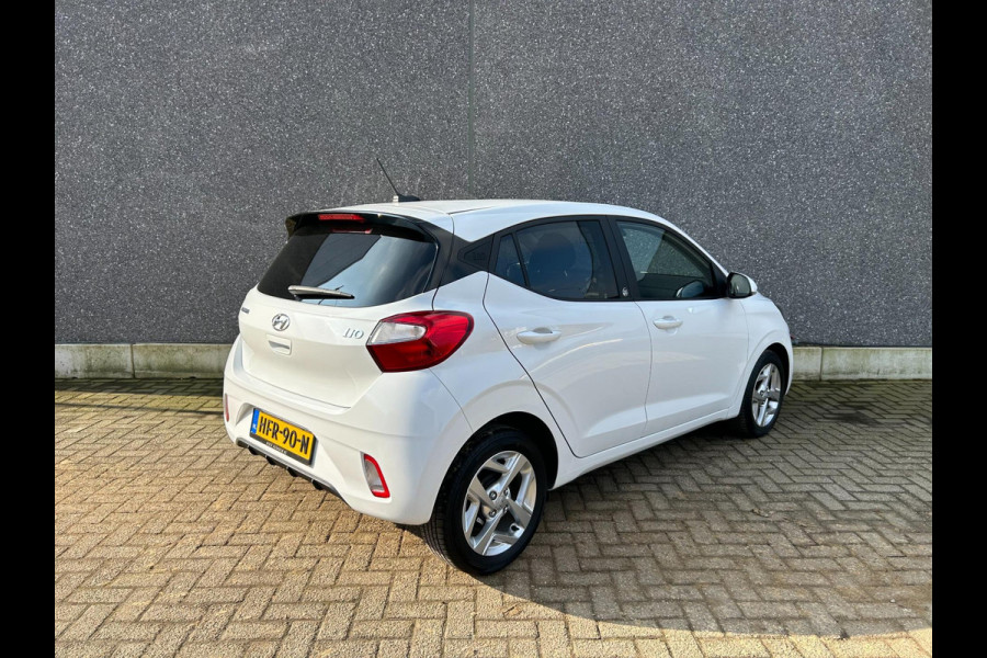 Hyundai i10 1.0 Premium | LUXE UITVOERING | CARPLAY | STOEL/STUUR VERWARMING | LIJNDETECTIE | APK T/M 14-2-2027 | BOVAG-GARANTIE