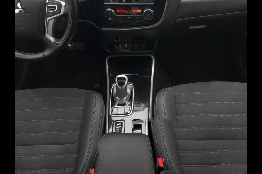 Mitsubishi Outlander 2.4 Intense Plug in Hybrid 225pk PHEV | Alcantara Sportstoelen | Apple Carplay | Camera | Cruise Control | Climate Control | Stoelverwarming | DAB |