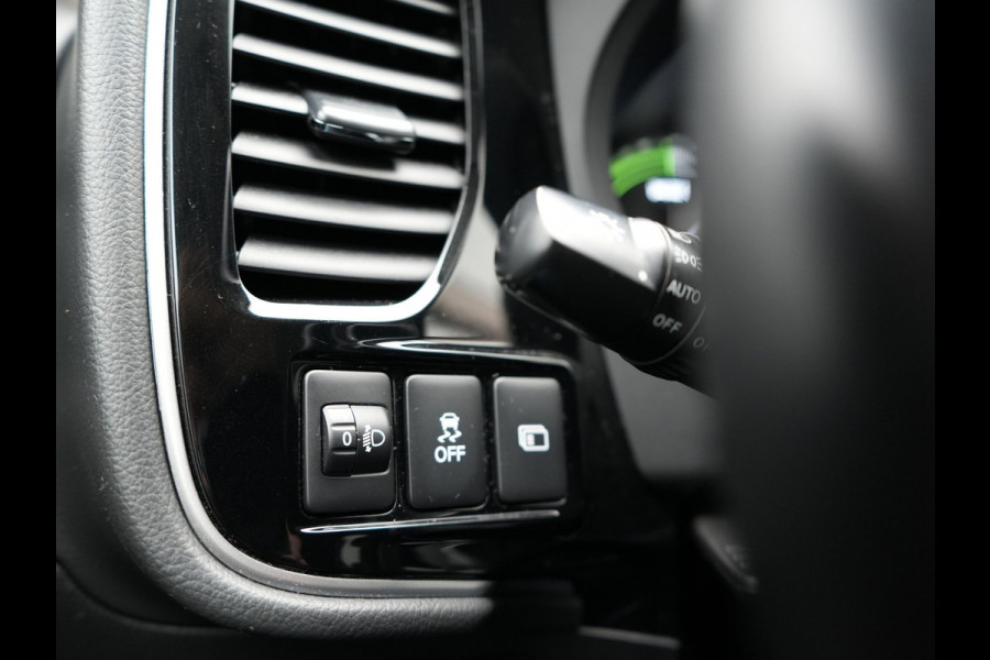 Mitsubishi Outlander 2.4 Intense Plug in Hybrid 225pk PHEV | Alcantara Sportstoelen | Apple Carplay | Camera | Cruise Control | Climate Control | Stoelverwarming | DAB |