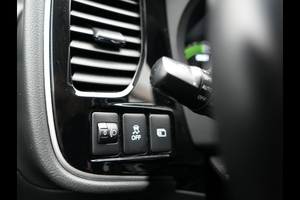 Mitsubishi Outlander 2.4 Intense Plug in Hybrid 225pk PHEV | Alcantara Sportstoelen | Apple Carplay | Camera | Cruise Control | Climate Control | Stoelverwarming | DAB |
