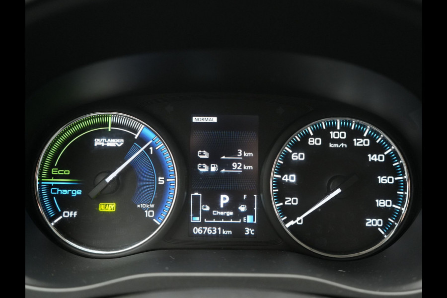 Mitsubishi Outlander 2.4 Intense Plug in Hybrid 225pk PHEV | Alcantara Sportstoelen | Apple Carplay | Camera | Cruise Control | Climate Control | Stoelverwarming | DAB |